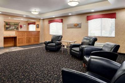 Travelodge by Wyndham Clinton Valley West Court