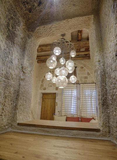 Hera Cave Suites