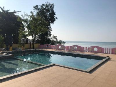Anyavee Chom by The Sea