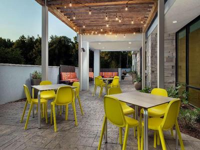 Home2 Suites by Hilton Columbia Southeast Fort Jac