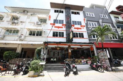 126 Patong Station House Hotel