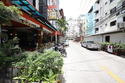 126 Patong Station House Hotel