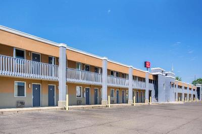 Econo Lodge Inn Suites Columbus Area