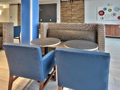 Holiday Inn Express & Suites Albuquerque East