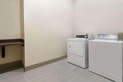 La Quinta Inn Suites By Wyndham I 20