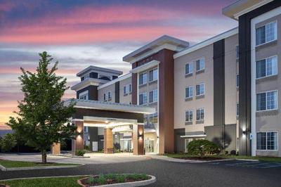 La Quinta Inn Suites Columbus Edinburgh