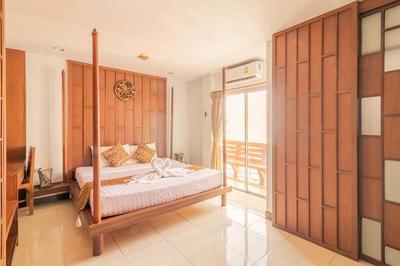 Lotus hotel Patong by ZUZU
