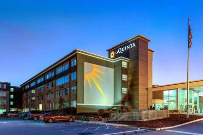 La Quinta Inn Suites By Wyndham Clifton Rutherford