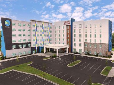 Hampton Inn Suites Charlotte Airport Lake Pointe