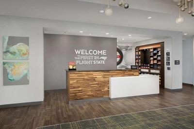 Hampton Inn Suites Charlotte Airport Lake Pointe