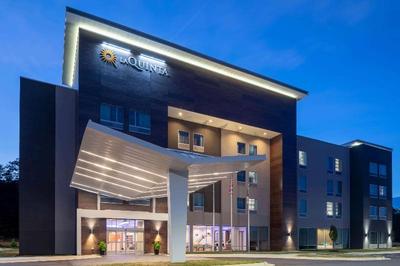 La Quinta Inn Suites Greensboro Arpt High Point