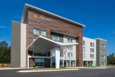 La Quinta Inn Suites Greensboro Arpt High Point