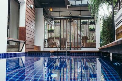 33 Poshtel by ZUZU