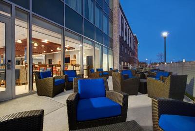 Holiday Inn Exp & Suites Milwaukee - Brookfield