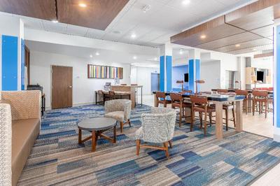 Holiday Inn Express & Suites Kearney, an IHG Hotel