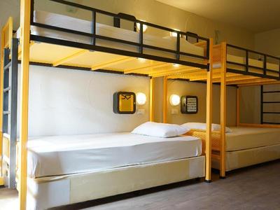 Monkey Dive Hostel Khaolak