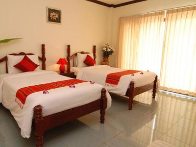 Lanta Seafront Resort