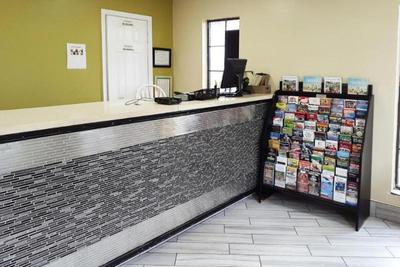 Travelodge by Wyndham Savannah Midtown