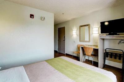 Super 8 by Wyndham Aurora East