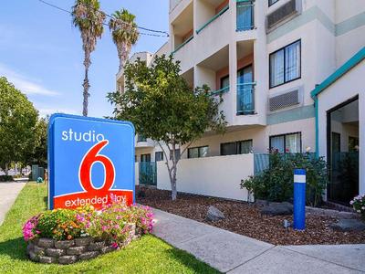 Studio 6 Concord