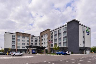 Holiday Inn Express & Suites Bloomington W Mall