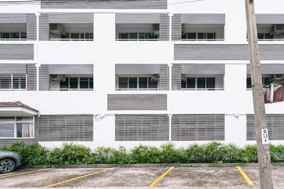 Ruan Plaisoi Apartment by ZUZU