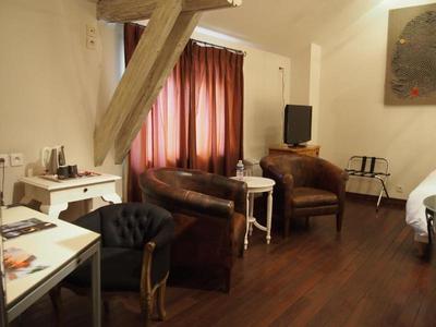 Logis Hôtel Les Pages Rest. Le Petit Comptoir