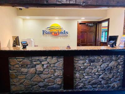 Fourwinds Lakeside Inn & Marina