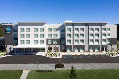 Tru by Hilton Beaufort