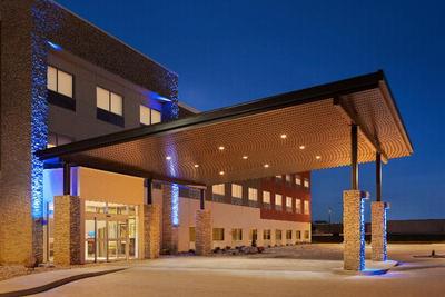 Holiday Inn Express & Suites Beaver Dam