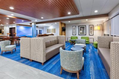 Holiday Inn Express and Suites Wooster