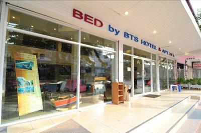 Bed by Tha-Pra Hotel and Apartment