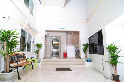 Bed by Tha-Pra Hotel and Apartment