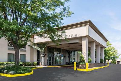 The Plaza Inn & Suites