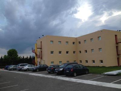 Hôtel Holiday