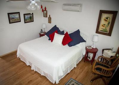 Red Horse Vineyard Bed & Breakfast