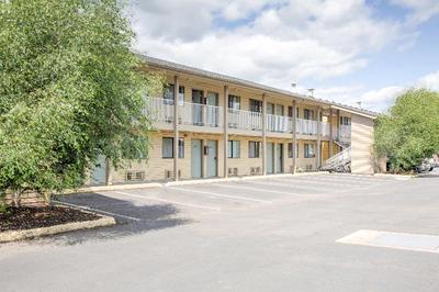 OYO Woodland Hotel and Suites