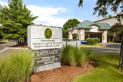 Clarion Hotel Suites Convention Center