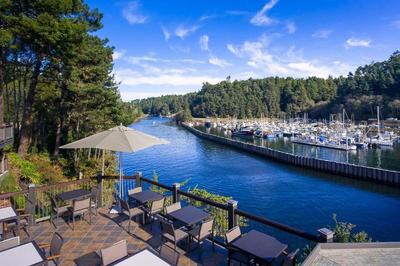 Noyo Harbor Inn Restaurant And Tavern