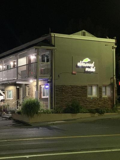 Elmwood Motel