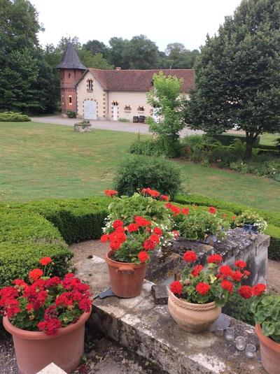 Manoir De Curty