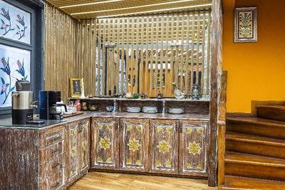 Wonder Wood Hotel
