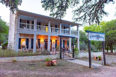 The Crossroads Inn (formerly Chantilly Lace Countr