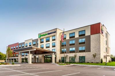 Holiday Inn Express & Suites Milwaukee West Allis