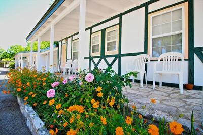 Peach Tree Inn & Suites