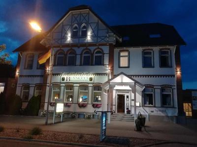 Bennett's Restaurant & Hotel