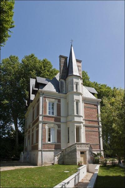 Manoir De Contres