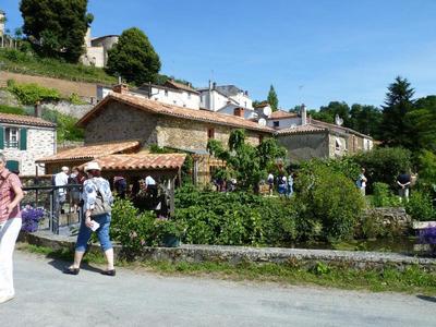 Le Petit Chateau Des Cedres