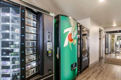 Woodspring Suites Louisville South