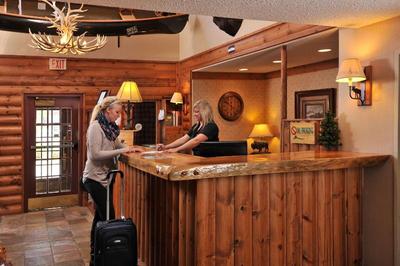 Boarders Inn & Suites by Cobblestone Hotels – Wa